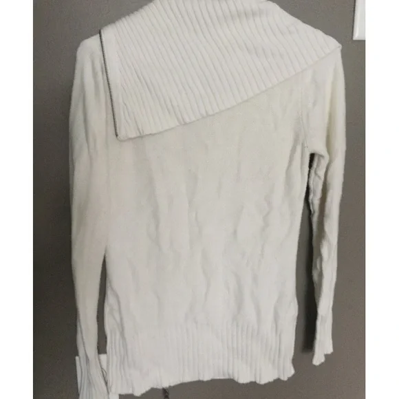 Guess Women's Cream Sweater - Picture 2 of 6